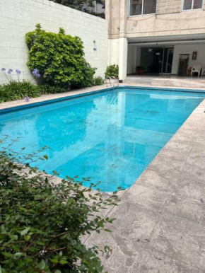 Piso10 Monoambiente vista panorámica y piscina.